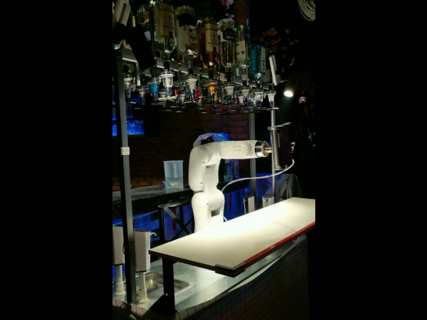 Robotic arm mixes cocktails