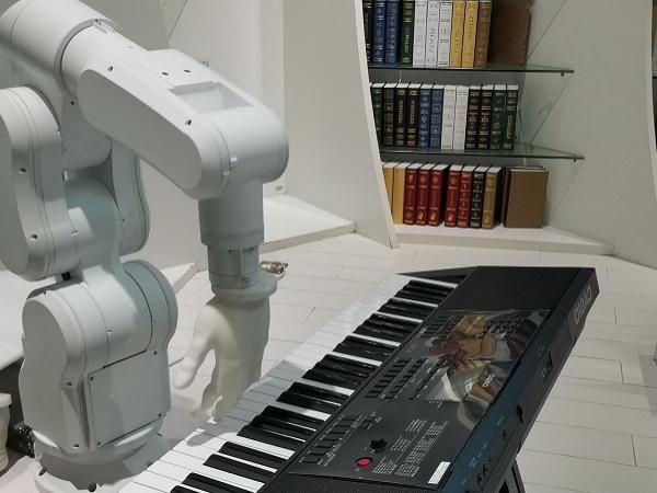 Robotic and Piano